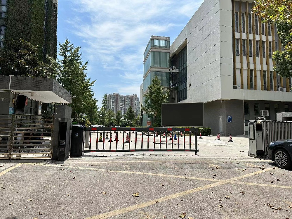 南京市中華中學(xué)興隆大街校區(qū)